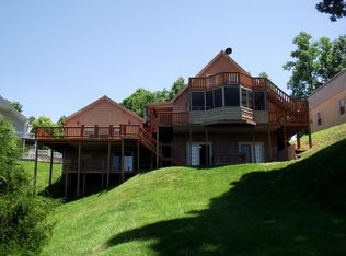 114 Edgehill Spur Rd, Byrdstown, TN 38549