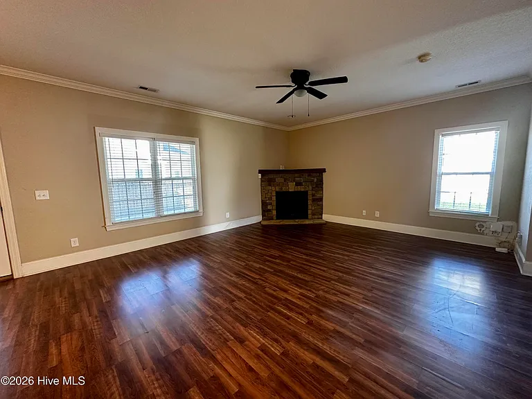 1855 Cambria Dr #B — Photo 3