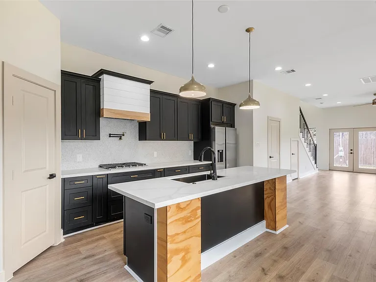 1113 Danube St — Photo 4
