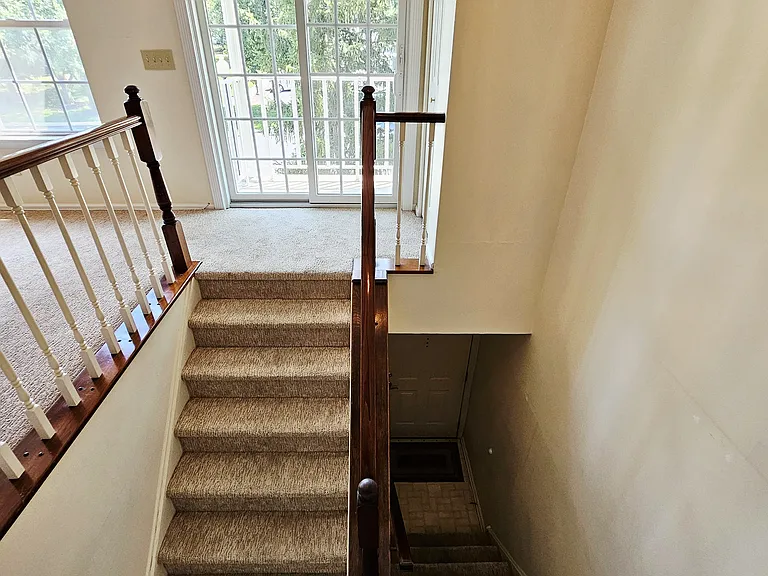 1990 Mattis St #1990 — Photo 2