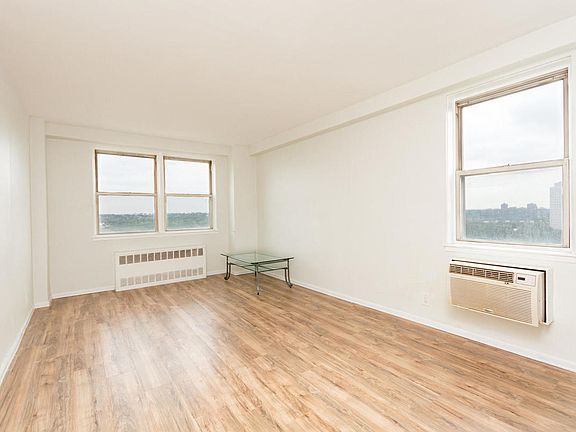 2nd image of 5700 Arlington Ave APT 11C