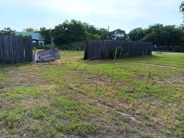 322 S Harrison St, Mc Gregor, TX 76657