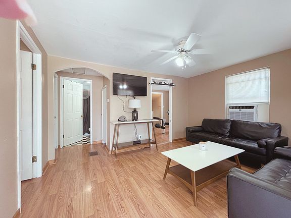 3rd image of 310 Johnson St