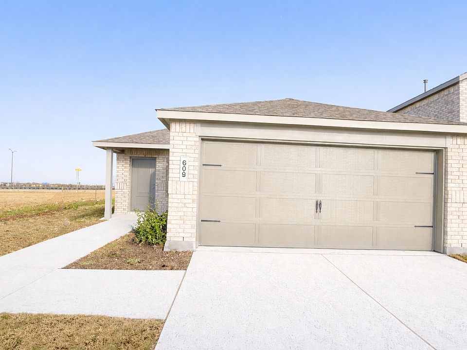 1st image of 609 Breeds Hill Rd