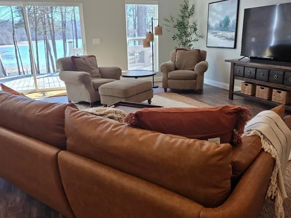 975 Buchanan Peninsula Rd, Cherokee, AL 35616