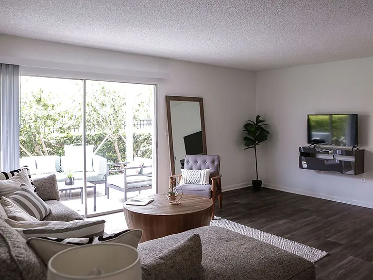 Flagler Pointe Apartments — Photo 28