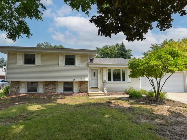 7484 South Highfield COURT, Oak Creek, WI 53154