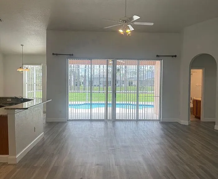 218 N Hampton Dr — Photo 12