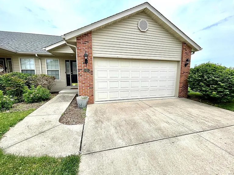 10955 Kentfield Dr — Photo 1