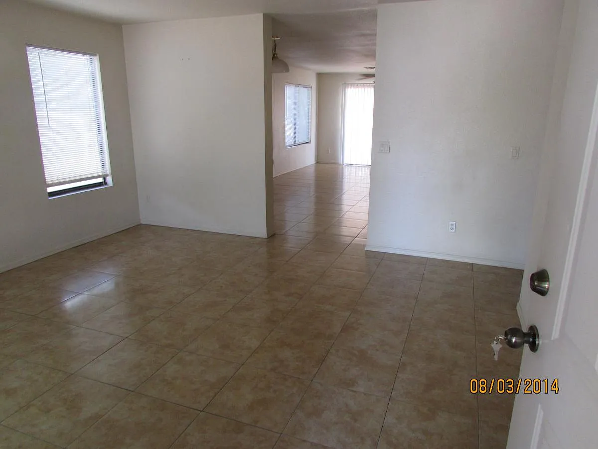 3 bed, 1323 sqft, $1,850 — Photo 3