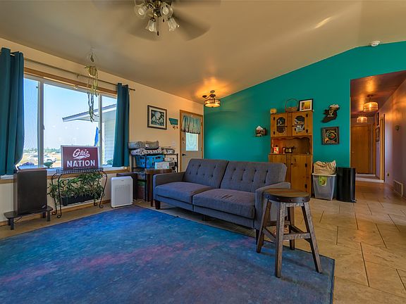 3rd image of 913 Leese Ln