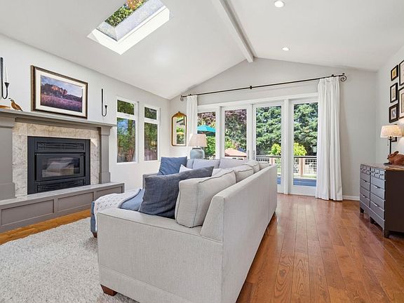 4th image of 270 La Cuesta Dr