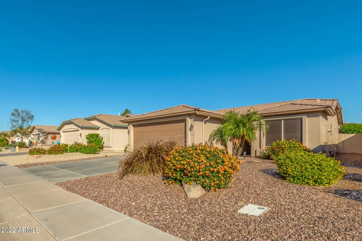 Large driveway with 2 car garage - 6447 S Pinaleno Pl