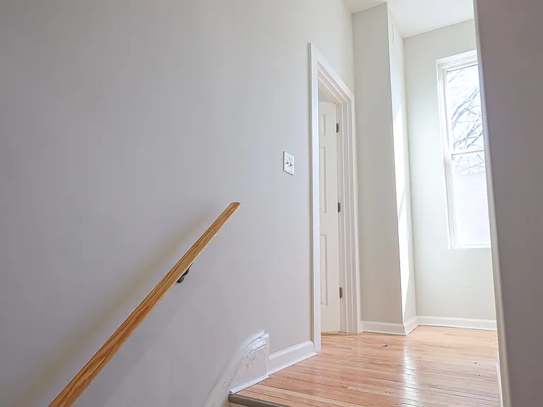 652 Delhi Ave — Photo 12