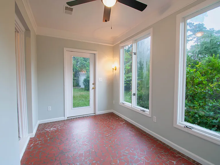 134 Lausanne Dr — Photo 7