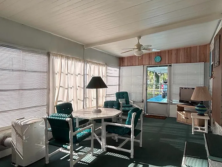 37031 Karen Ave — Photo 7