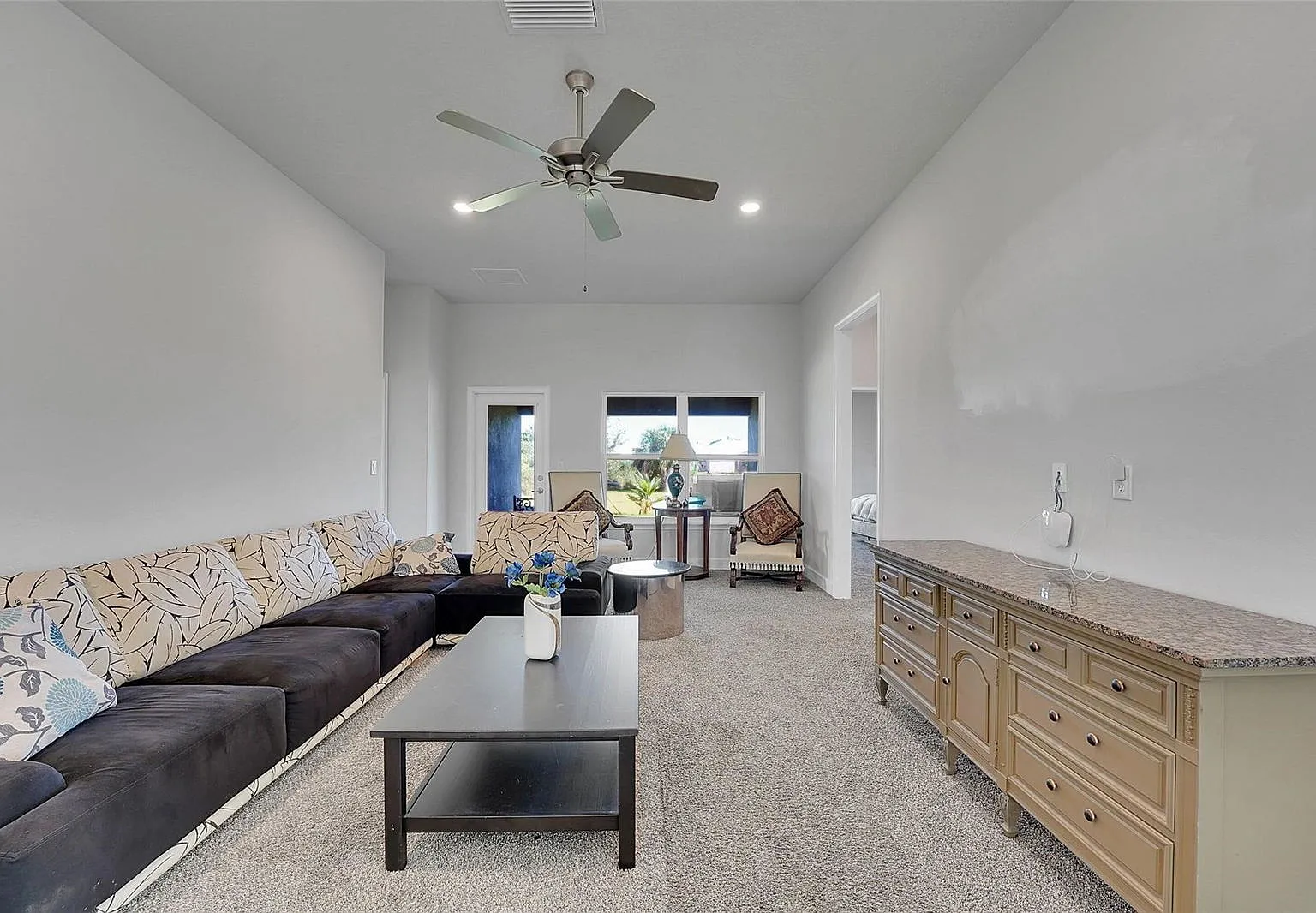 4 bed, 2.0 bath, $2,500 — Photo 4