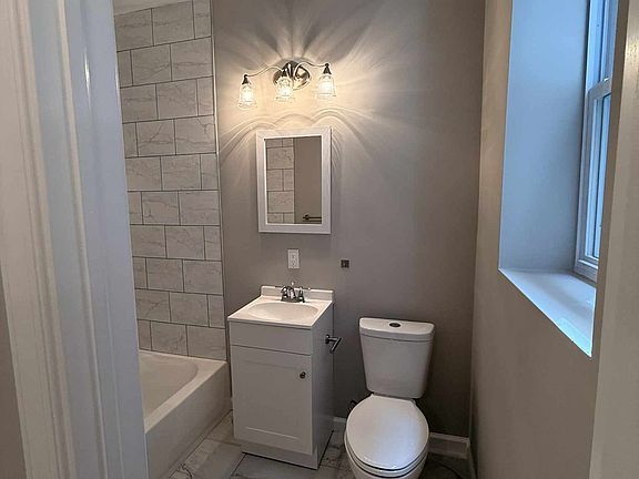 4th image of 145 Farson St #1F