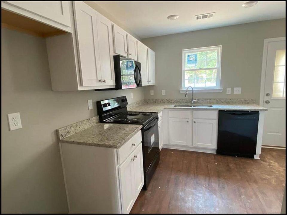 1st image of 212 Woodcrest Cir