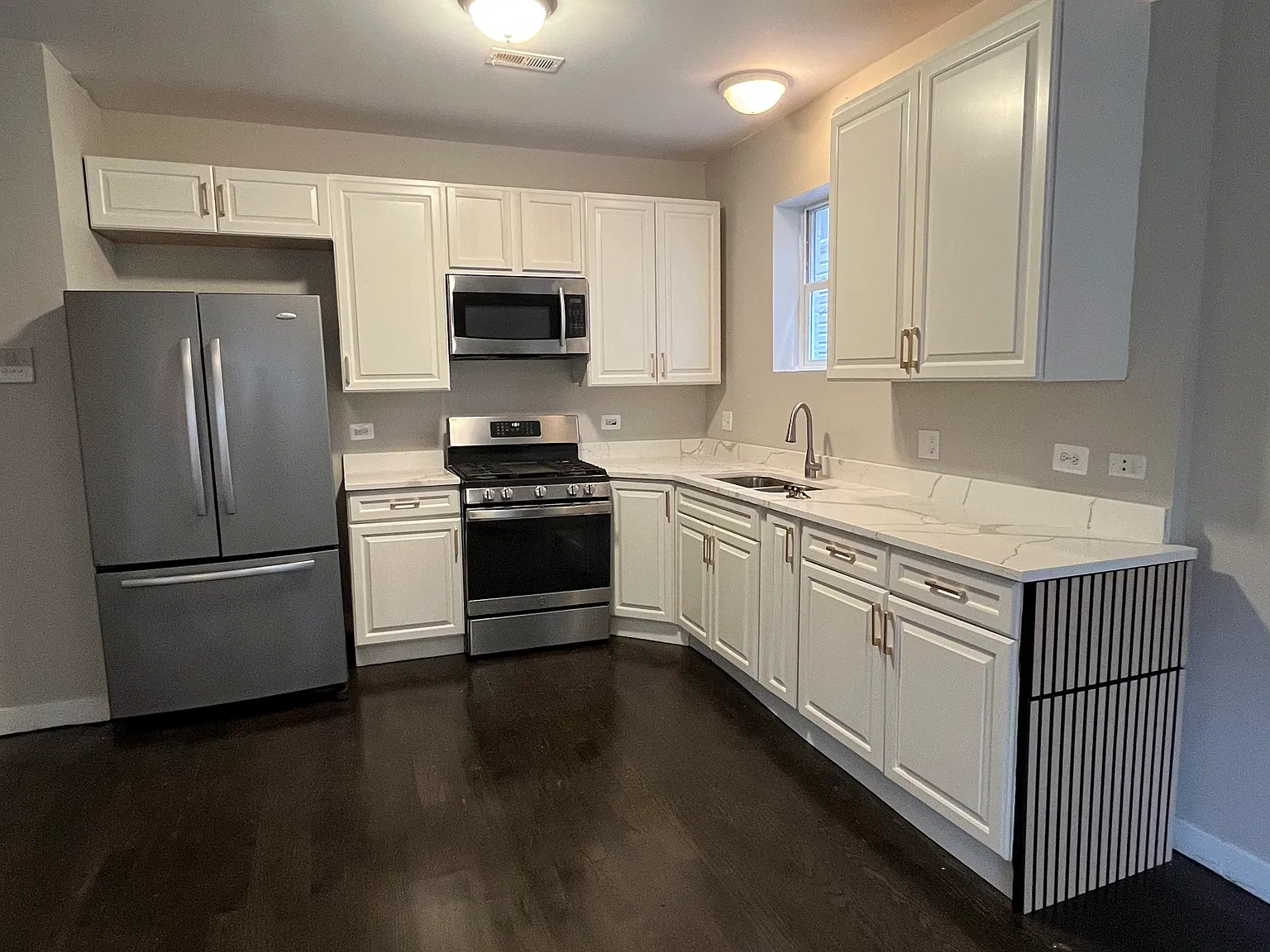 3 bed, 1300 sqft, $1,950 — Photo 2