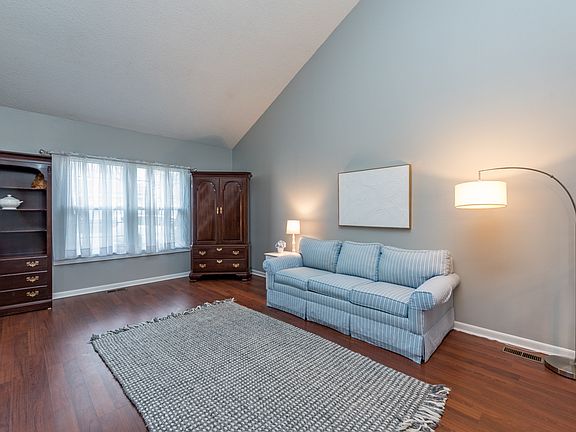 5th image of 634 Dixon Ct