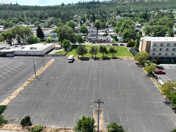 W 7th St, The Dalles, OR 97058