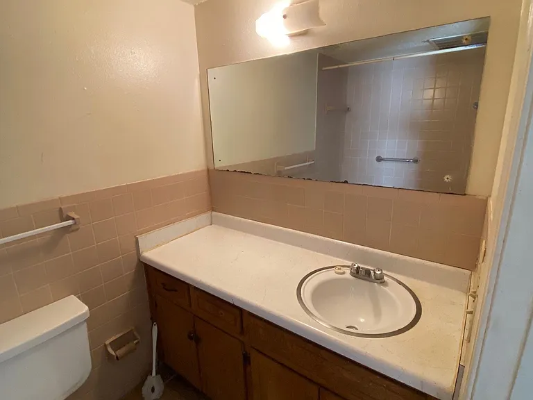 220 SW 34th St #9 — Photo 5