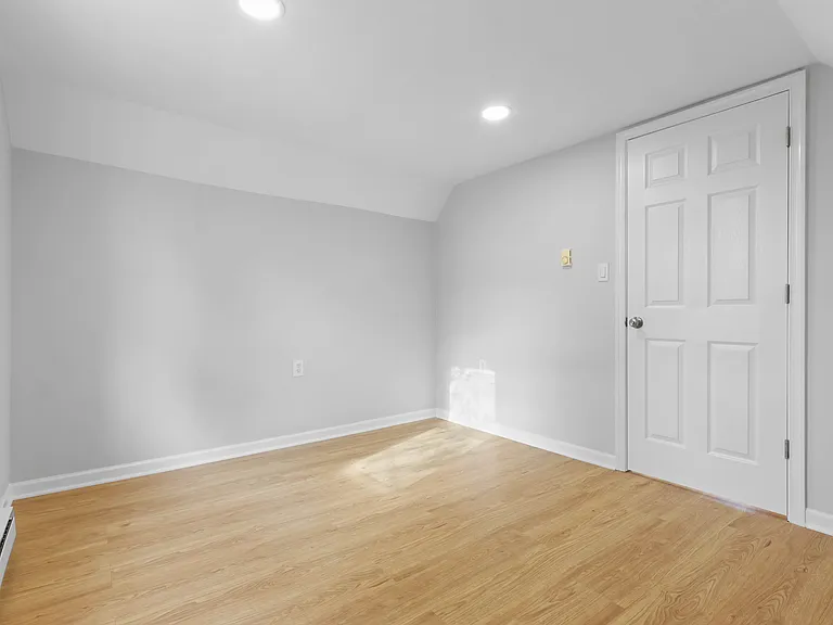 604 Dean St — Photo 22