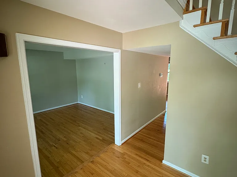 9591 Bronte Dr — Photo 4