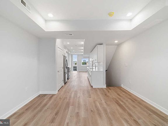4th image of 435 W Berks St #B