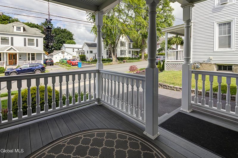 4th image of 300 S Perry Street