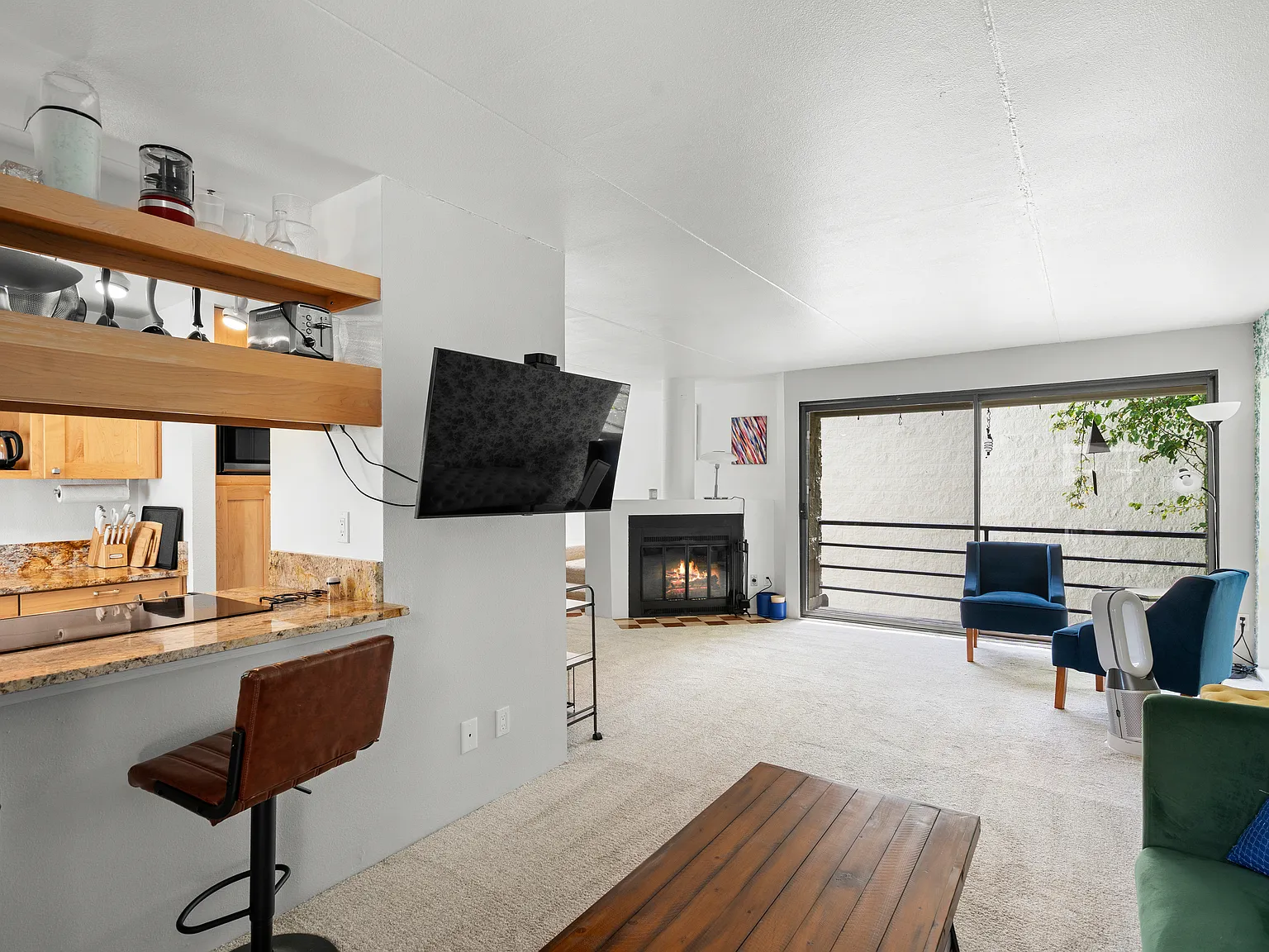 2 bed, 1.5 bath, 1009 sqft, $3,200 — Photo 1