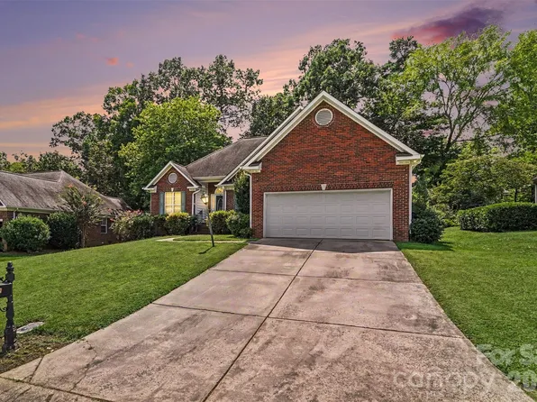 8202 Stevens Mill Rd, Matthews, NC 28104