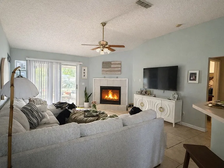 3376 International Village Dr W — Photo 7