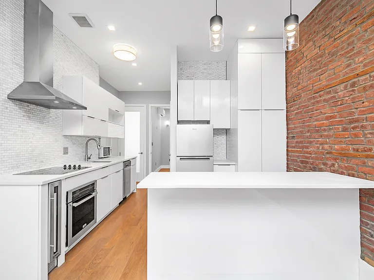 113 E 29th St #3 — Photo 2