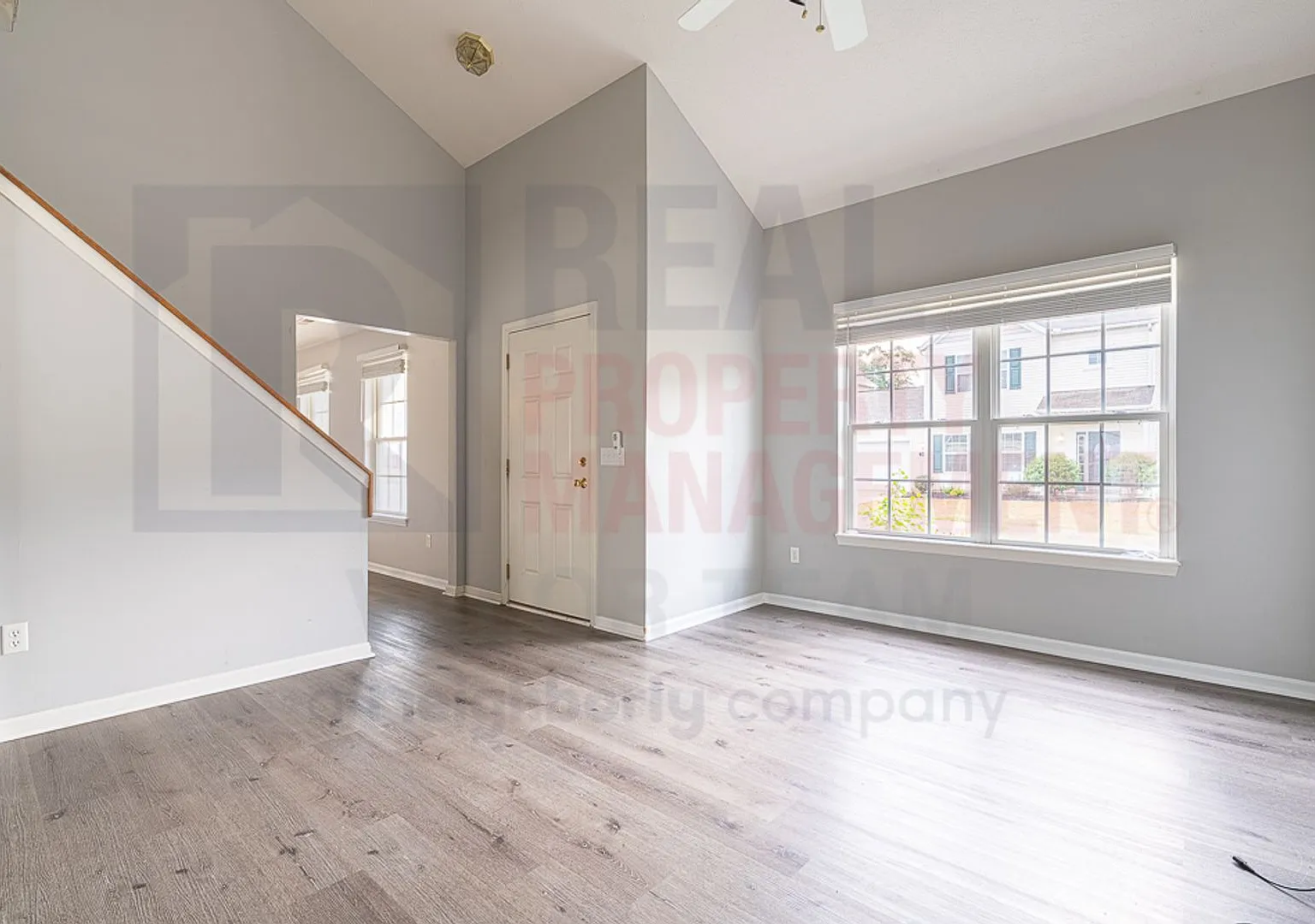Beautifully maintained 2 Bed 2 Bath Home in Portage Lakes — Photo 2
