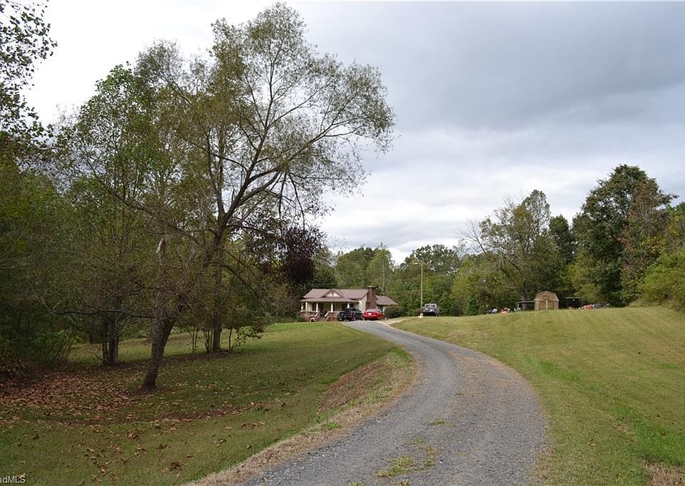 2nd image of 137 Derris Rd