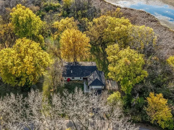 41W229 Colson Dr, St Charles, IL 60175