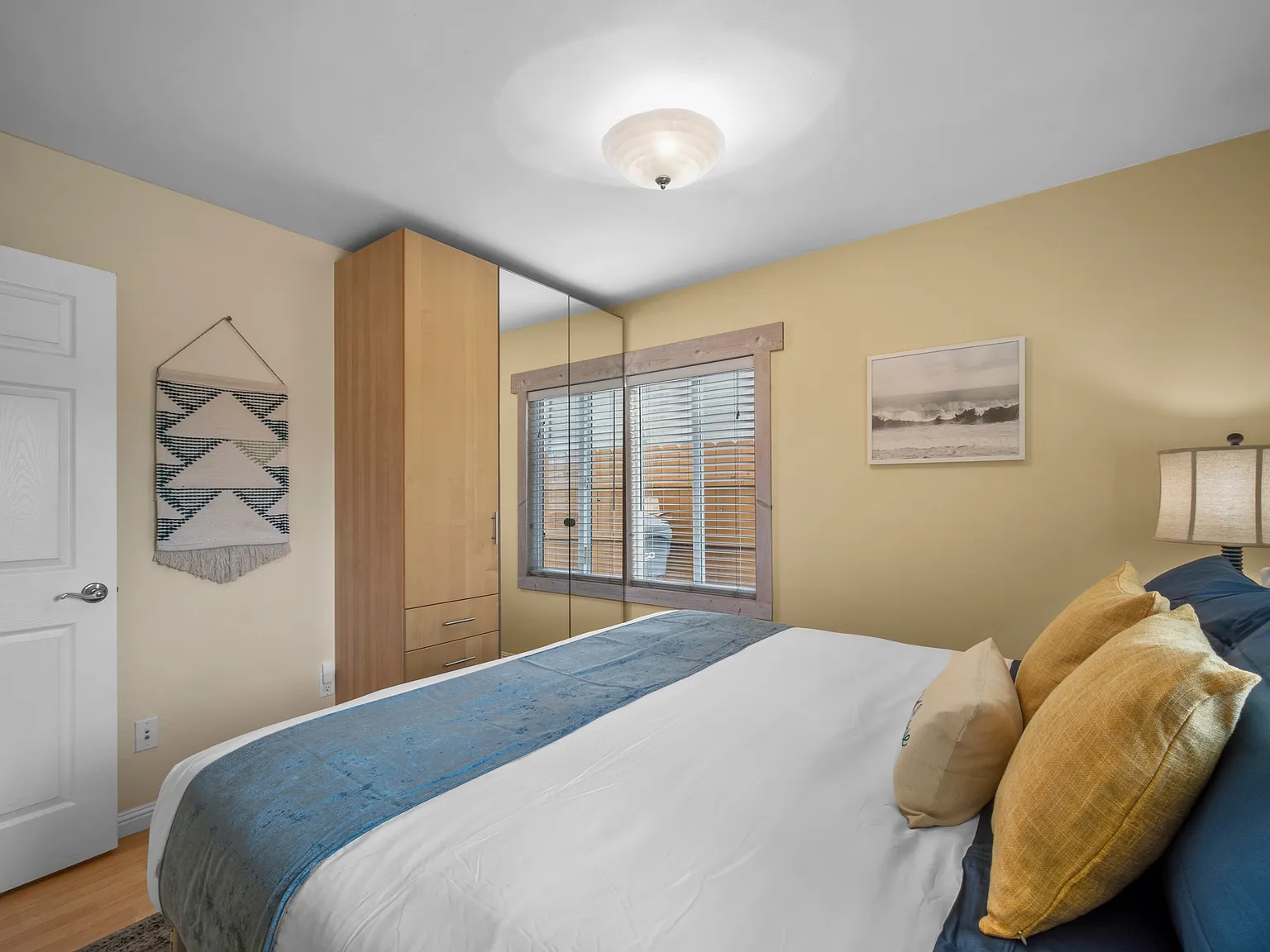2 bed, 750 sqft, $3,300 — Photo 2