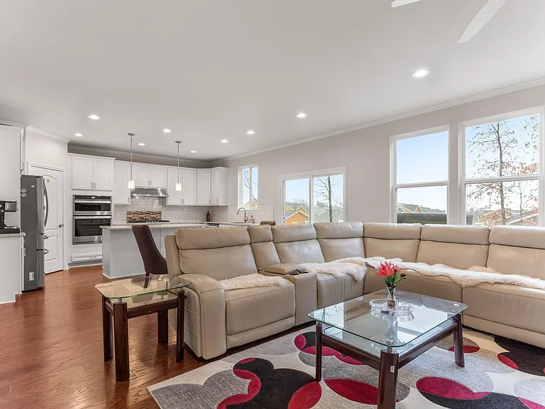 2825 Dillon Dr — Photo 16