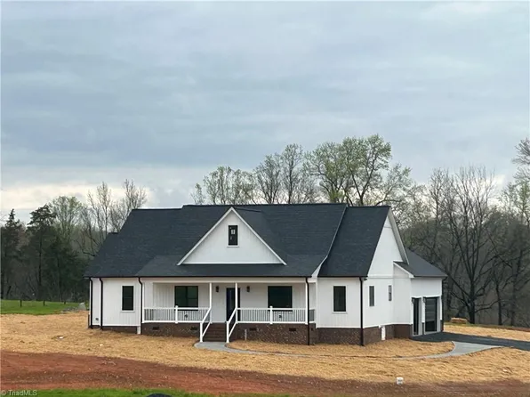 2585 Pike Rd, Liberty, NC 27298