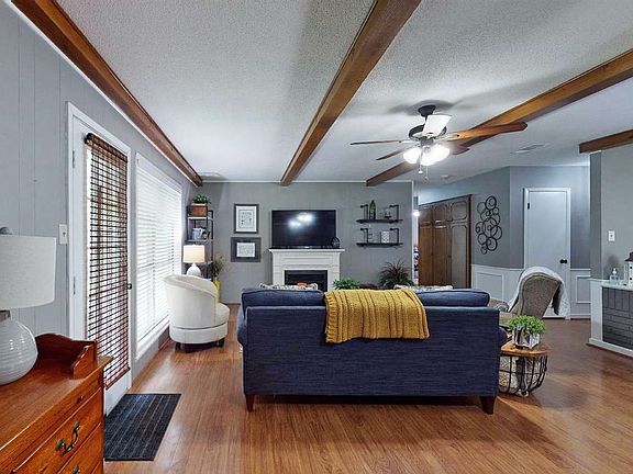 5th image of 111 San Saba Ln