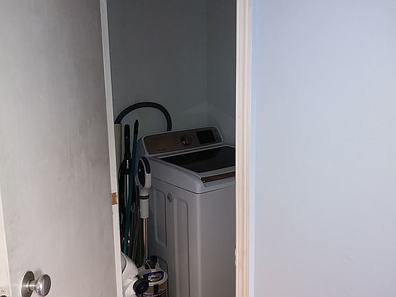 3rd image of 887 Brian Dr