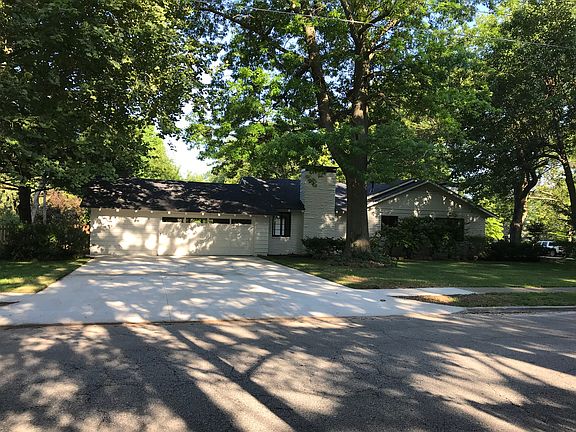 Oversized garage, new drivew