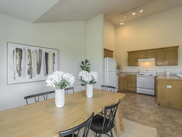 Willow - Kitchen / Dining Area