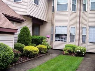9 Yorkshire Dr #B, Monroe Township, NJ 08831