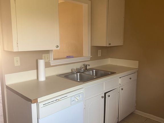 4th image of 117 Country Ln APT C