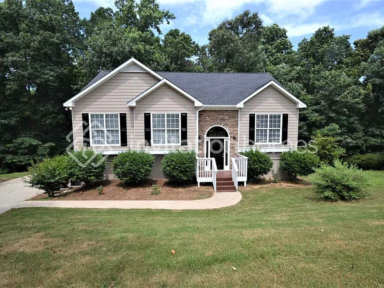 1661 Hampton Walk Dr — Photo 1