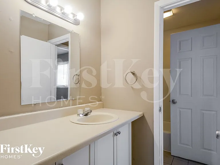 5323 Ville Cecelia Ln — Photo 9