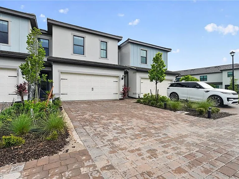 4341 Sonoma Oaks Cir — Photo 1